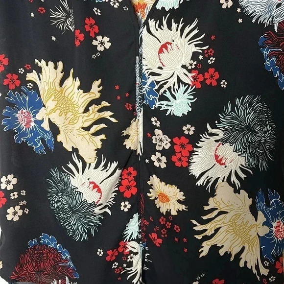 Philosophy Short Sleeve Floral Top - Picture 4 of 9